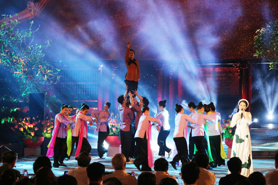 Một tiết mục nghệ thuật tại chương trình tại điểm Nghệ An. (Ảnh: Nguyễn Oanh/TTXVN)