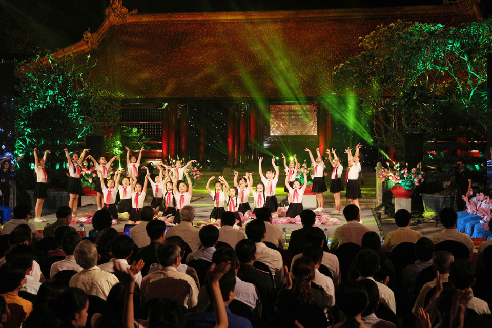 Một tiết mục nghệ thuật tại chương trình tại điểm Nghệ An. (Ảnh: Nguyễn Oanh/TTXVN)