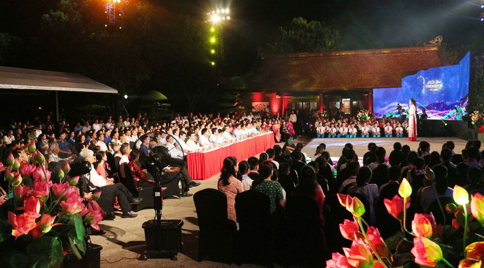 Một tiết mục nghệ thuật tại chương trình tại điểm Nghệ An. (Ảnh: Nguyễn Oanh/TTXVN)