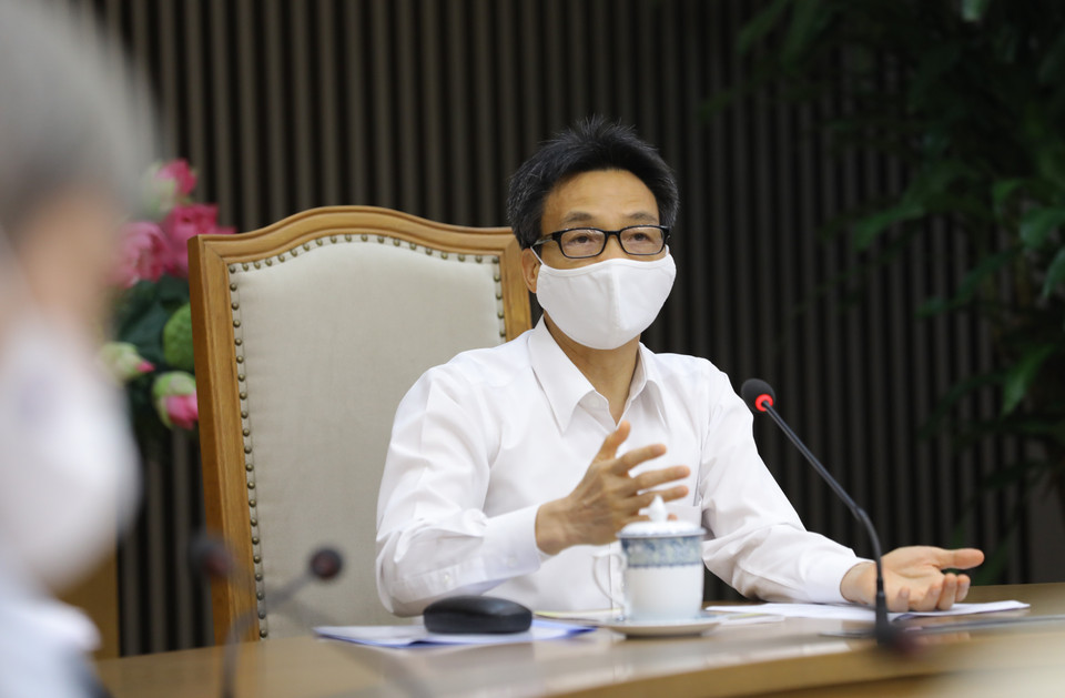 Phó Thủ tướng Vũ Đức Đam chủ trì cuộc họp. (Ảnh: Văn Điệp/TTXVN)