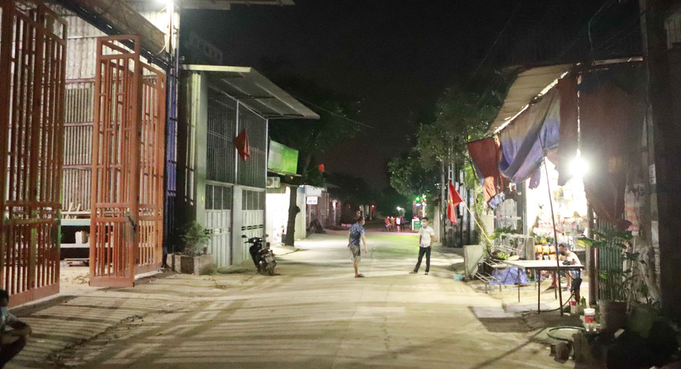 Thôn Báo Văn 1 bị phong tỏa. (Ảnh: Hoàng Hùng/TTXVN)