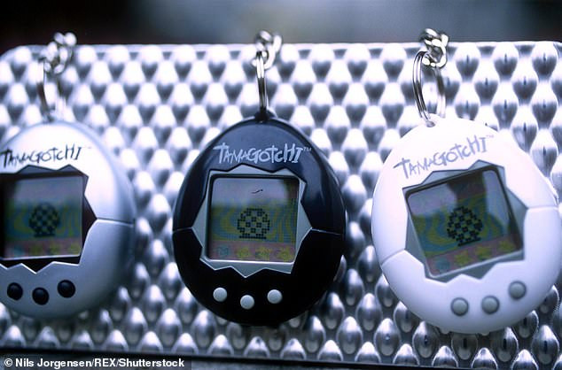 Gà ảo Tamagochi từng gây sốt trên thế giới và Việt Nam hàng chục năm về trước có thể được bán với giá 100 bảng Anh, gấp 10 giá trị ban đầu. (Nguồn: Daily Mail)