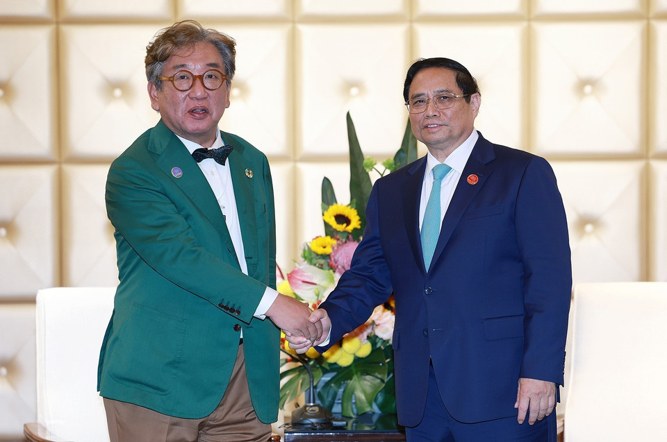 Thủ tướng Phạm Minh Chính tiếp Chủ tịch Ủy ban về Trung hòa Carbon và Tăng trưởng Xanh Hàn Quốc Kim Sang-hyup. (Ảnh: Dương Giang/TTXVN)