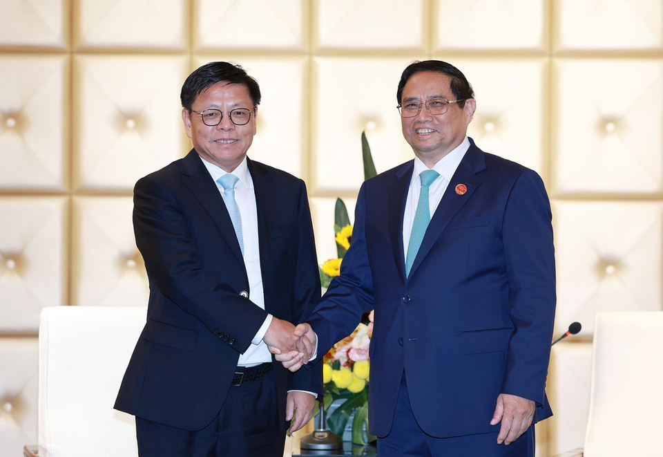 Thủ tướng Phạm Minh Chính tiếp ông Lou Qiliang, Chủ tịch Tập đoàn Truyền thông và Tín hiệu Đường sắt Quốc gia Trung Quốc. (Ảnh: Dương Giang/TTXVN)