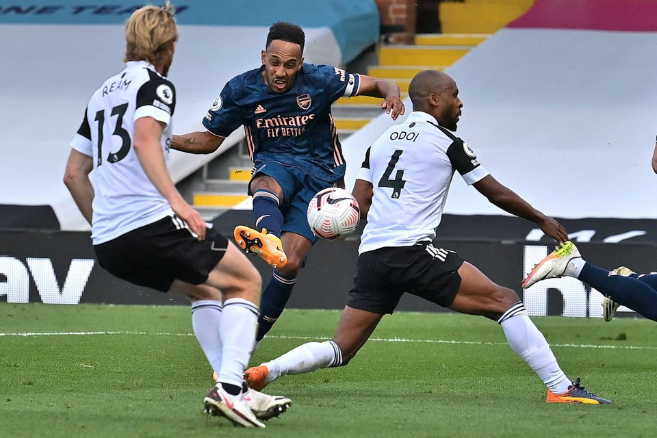 8 phút sau, Pierre-Emerick Aubameyang đã không bỏ lỡ cơ hội để ghi bàn...(Nguồn: Getty Images)