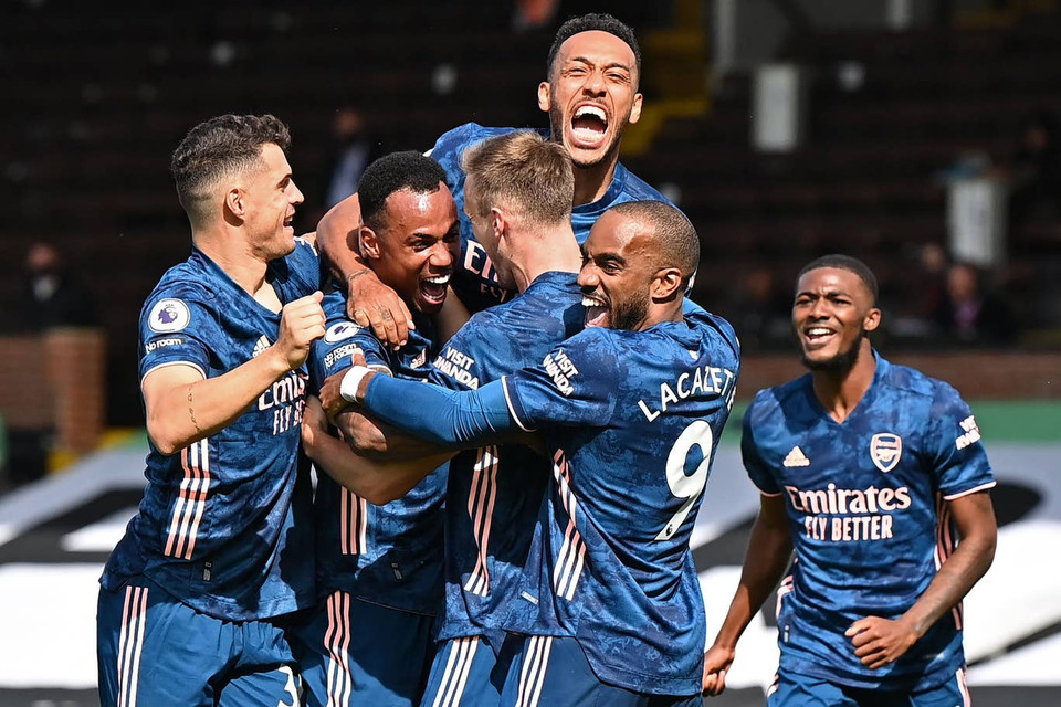 Bàn thắng của Gabriel xuất phát từ tình huống đá phạt góc của Willian ở phút 49. (Nguồn: Getty Images)