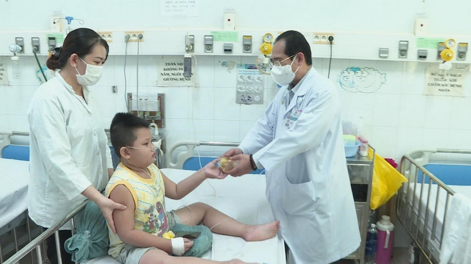 Đây là hoạt động nhằm động viên lực lượng y tế và người dân cùng vượt qua dịch COVID-19. (Ảnh: Quang Châu/TTXVN)