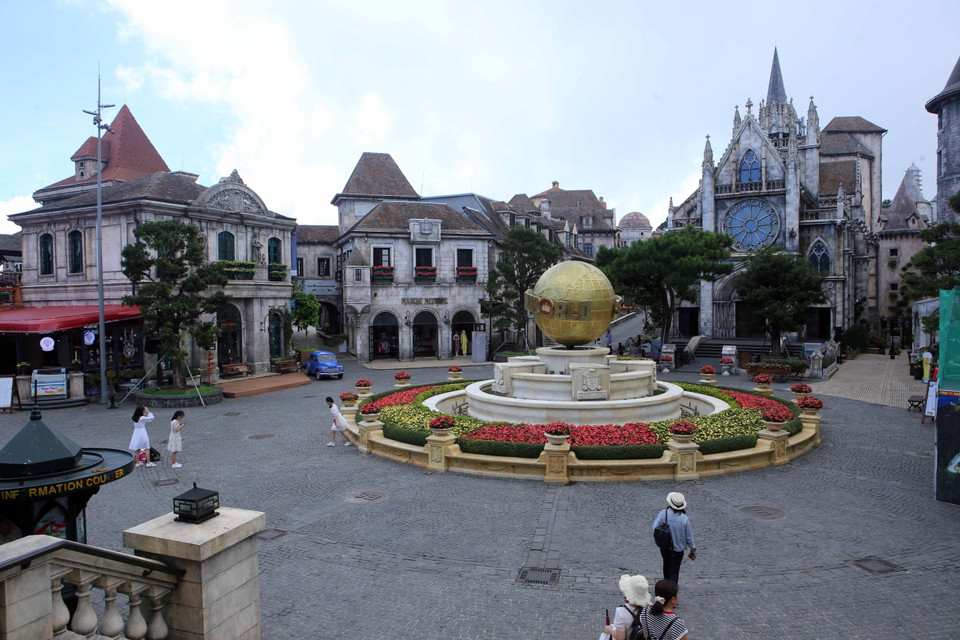 Khu du lịch Bà Nà Hills mở cửa trở lại nhưng lượng khách vẫn thưa vắng. (Ảnh: Trần Lê Lâm/TTXVN)