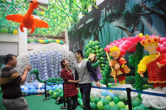 Các nhân vật trong truyện 'Tây du ký' cũng xuất hiện tại 'Công viên khủng long.' (Nguồn: CCTV)