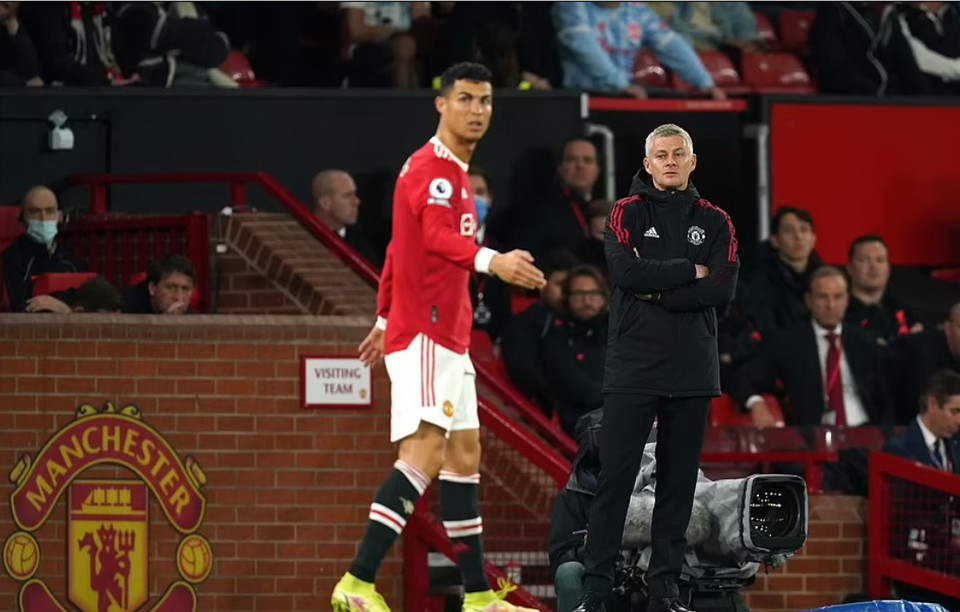 Thất bại 0-5 trước Liverpool khiến Ole Gunnar Solskjaer đứng trước nguy cơ bị sa thải. (Nguồn: PA)