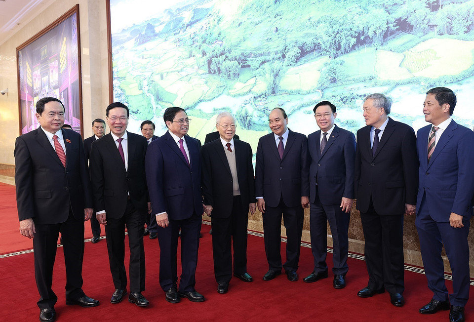 Tổng Bí thư Nguyễn Phú Trọng, Chủ tịch nước Nguyễn Xuân Phúc, Chủ tịch Quốc hội Vương Đình Huệ, Thủ tướng Phạm Minh Chính và các đại biểu dự hội nghị. (Ảnh: Dương Giang/TTXVN)