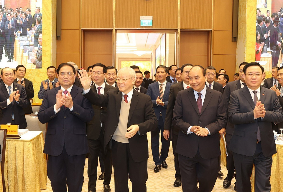 Tổng Bí thư Nguyễn Phú Trọng cùng các vị lãnh đạo Đảng, Nhà nước và đại biểu đến dự hội nghị. (Ảnh: Trí Dũng/TTXVN)