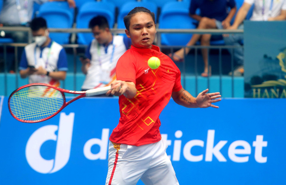 Ở nội dung đồng đội nam, đội tuyển Việt Nam thua Indonesia với tổng tỷ số 1-2. Trong ảnh: vận động viên Trịnh Linh Giang tham gia đấu đơn trong nội dung đồng đội nam. (Ảnh: Thế Duyệt/TTXVN)