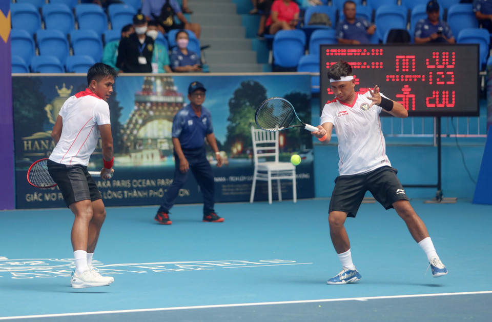 Cặp vận động viên Chrisopher Rungkat – Muhama Rifiqi Fitriadi của đội tuyển Indonesia thi đấu nội dung đấu đôi của đồng đội nam. (Ảnh: Thế Duyệt/TTXVN)