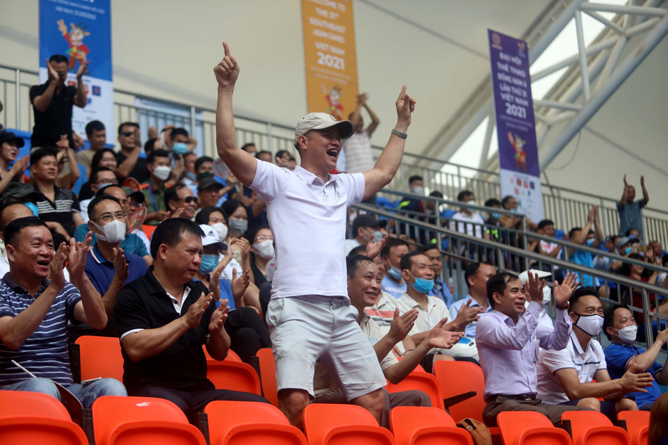 Rất đông khán giả đến cổ vũ cho các đội thi đấu. (Ảnh: Thế Duyệt/TTXVN)