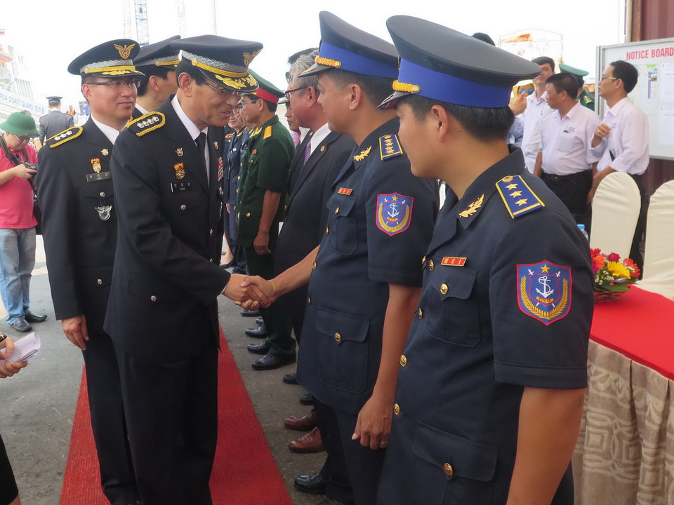 Lễ đón tàu tại Cảng Tiên Sa. (Ảnh: Văn Sơn/TTXVN)