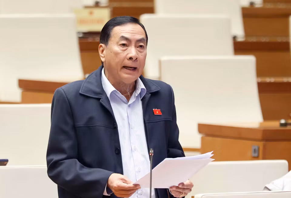 Đại biểu Quốc hội tỉnh Đồng Tháp Phạm Văn Hòa phát biểu ý kiến. (Ảnh: Doãn Tấn/TTXVN)