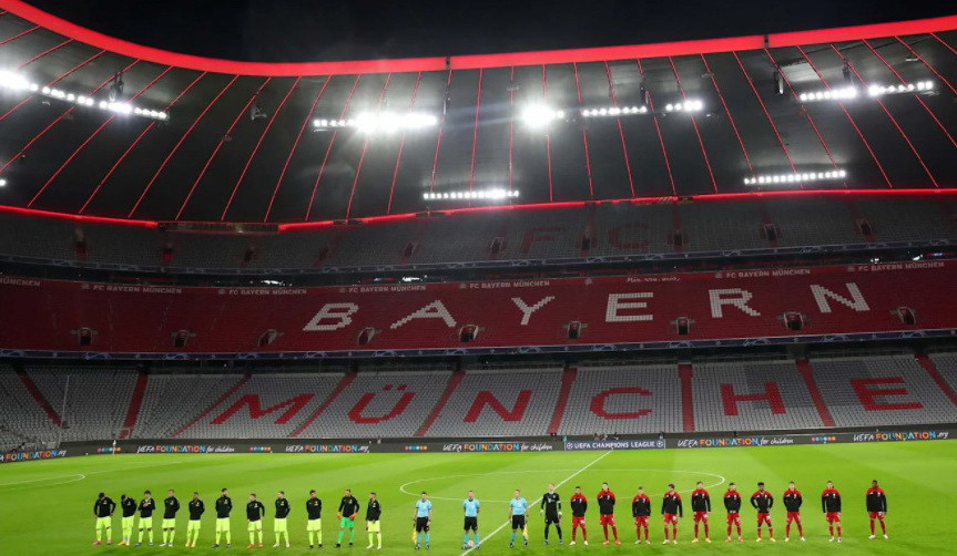 Bayern và Atletico làm thủ tục trước khi bước vào trận cầu tâm điểm của lượt trận ra quân Champions League. (Nguồn: FcBayern)
