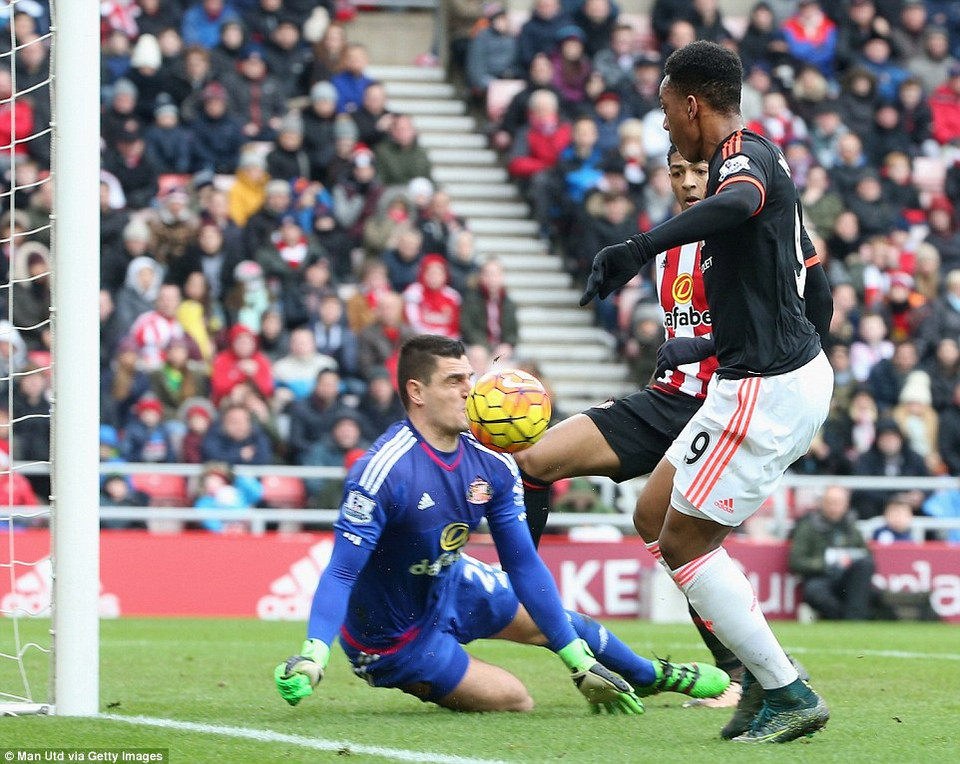 ...nhưng phải đến những phút cuối hiệp 1.