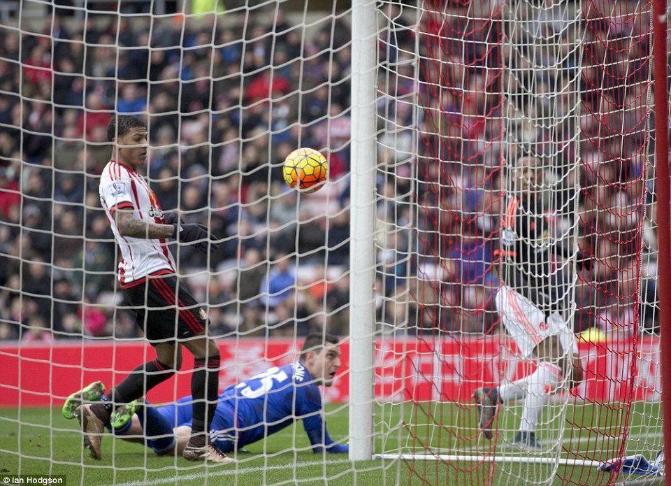 ...sau pha ghi bàn của Anthony Martial.