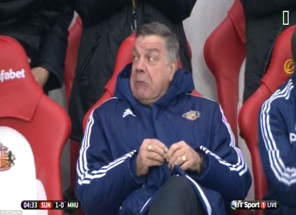 Sam Allardyce ngỡ ngàng với bàn thắng của học trò.