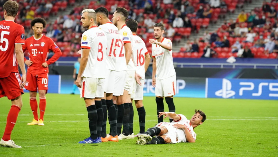 ...với nhiều tình huống nguy hiểm được hai đội tạo ra về phía khung thành của nhau. (Nguồn: FcBayern)