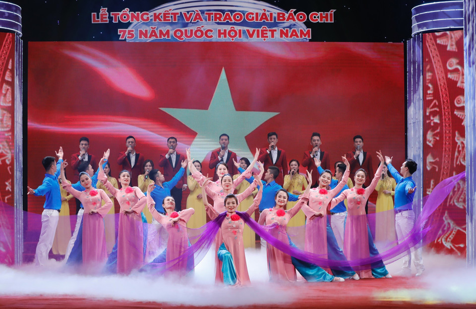 Chương trình nghệ thuật chào mừng tại buổi lễ.(Ảnh: Dương Giang/TTXVN)