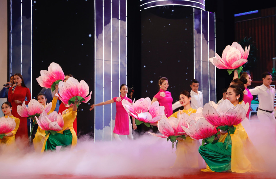 Chương trình nghệ thuật chào mừng buổi lễ. (Ảnh: Trọng Đức/TTXVN)
