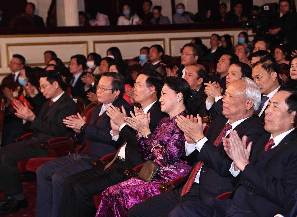 Chủ tịch Quốc hội Nguyễn Thị Kim Ngân cùng các đại biểu tham dự buổi lễ. (Ảnh: Dương Giang/TTXVN)