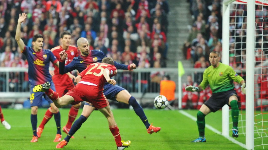Thomas Muller đã mở 'bữa tiệc' bàn thắng cho Bayern bằng pha lập công bằng đầu ở phút 25. (Nguồn: FcBayern)