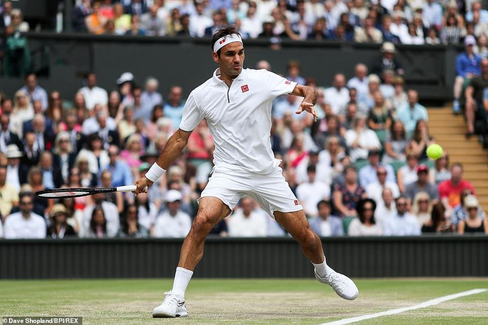 Federer đã nhập cuộc rất tốt và không mắc sai lầm nào ở những game cầm giao bóng của mình trong set 1.