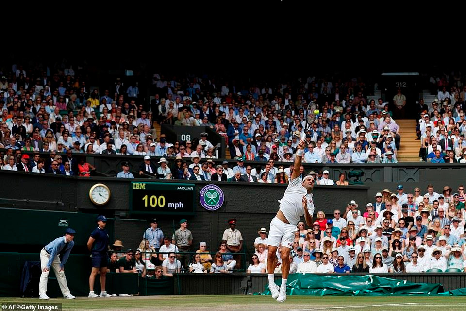 Sang set, Roger Federer nắm hoàn toàn thế trận...