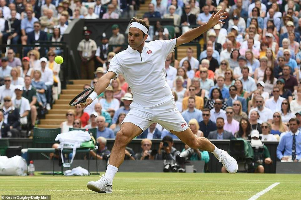 Sang set 4, Federer lại thi đấu bùng nổ để giành chiến thắng 6-4 trước Djokovic.