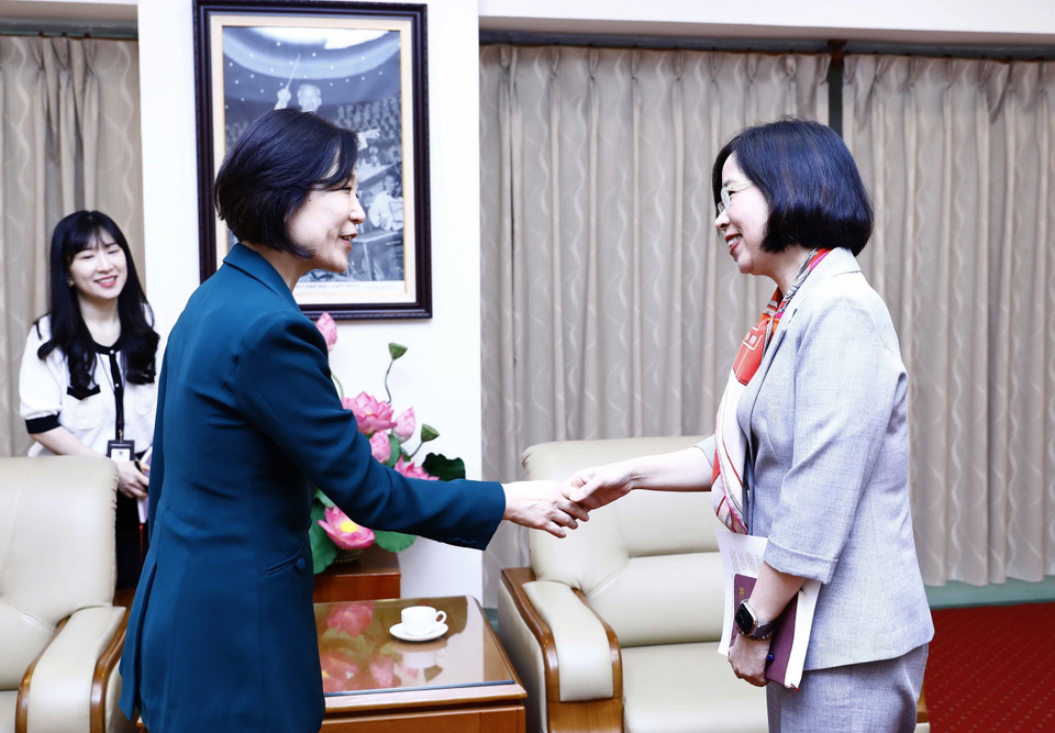 Chiều 14/3, tại Hà Nội, Tổng Giám đốc Thông tấn xã Việt Nam Vũ Việt Trang tiếp Đại sứ Đặc mệnh toàn quyền Đại Hàn Dân Quốc tại Việt Nam Oh Young-ju. (Ảnh: An Đăng/TTXVN)