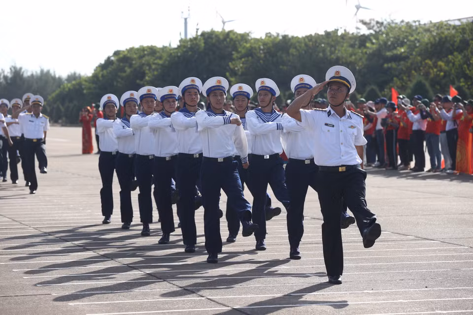 Rạng sáng ngày 14/4/1975, Quân chủng Hải quân đã bí mật đổ bộ lên đảo Song Tử Tây. Sau 30 phút chiến đấu, đến 4 giờ 30 phút, ngày 14/4/1975, Hải quân Nhân dân Việt Nam đã hoàn toàn làm chủ đảo Song Tử Tây. (Ảnh: Vietnam+)
