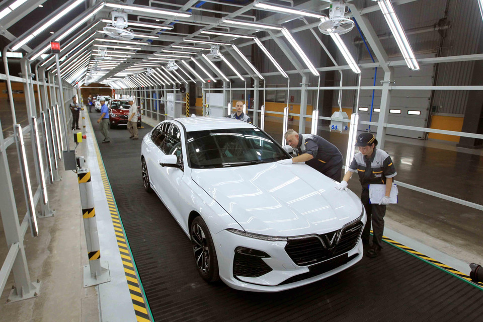 Dây chuyền công nghệ hiện đại bậc nhất thế giới kiểm tra chất lượng ôtô trước khi xuất xưởng. (Ảnh: An Đăng/TTXVN)