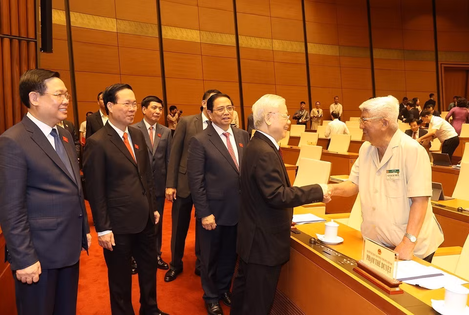 Tổng Bí thư Nguyễn Phú Trọng, Chủ tịch nước Võ Văn Thưởng, Thủ tướng Phạm Minh Chính, Chủ tịch Quốc hội Vương Đình Huệ cùng các đại biểu dự khai mạc Kỳ họp thứ 5, Quốc hội khóa XV. (Ảnh: Trí Dũng/TTXVN)