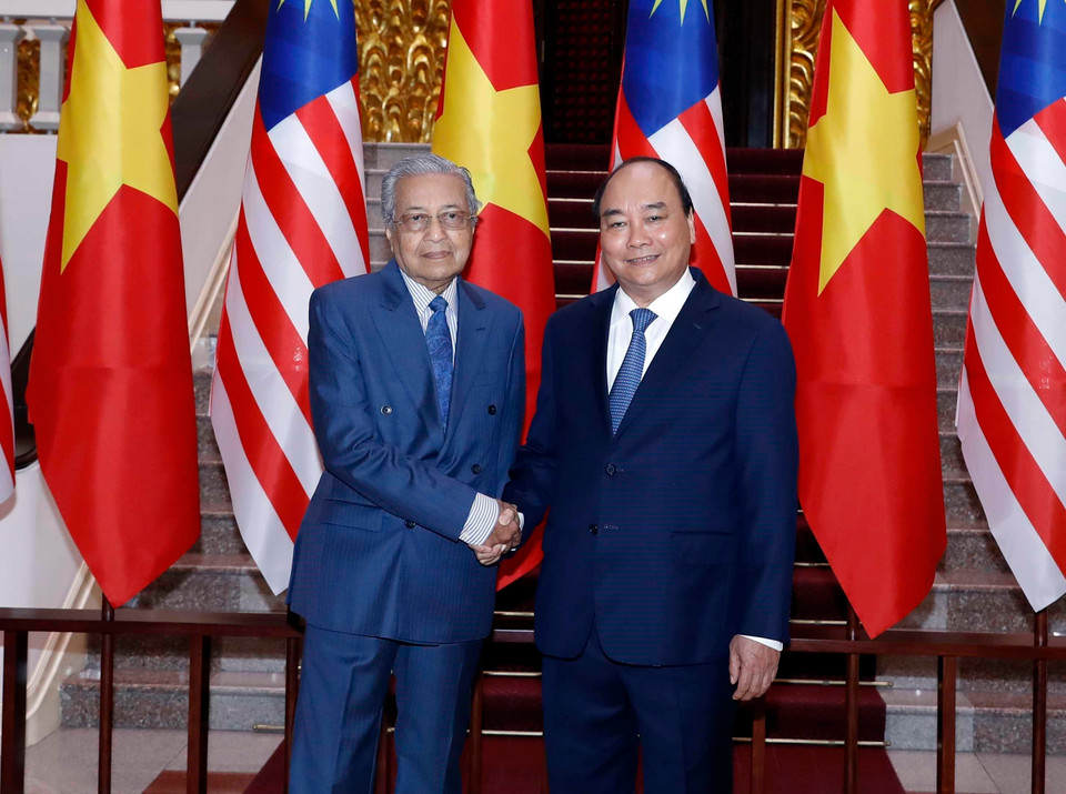 Thủ tướng Nguyễn Xuân Phúc và Thủ tướng Malaysia Mahathir Mohamad tại Trụ sở Chính phủ. (Ảnh: Thống Nhất/TTXVN)