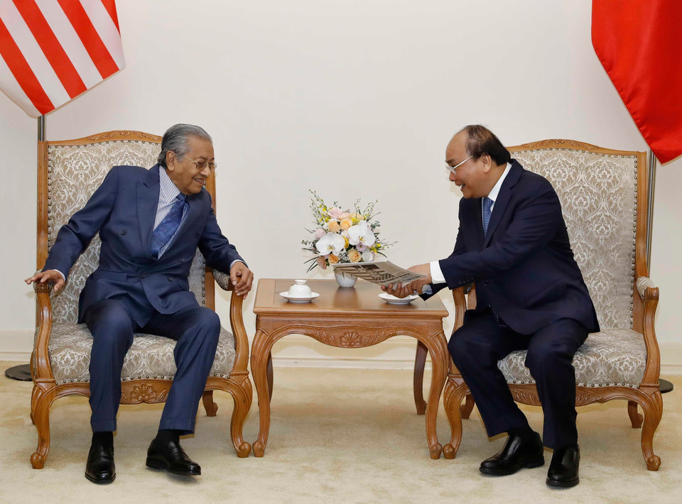 Thủ tướng Nguyễn Xuân Phúc hội đàm hẹp với Thủ tướng Malaysia Mahathir Mohamad. (Ảnh: Thống Nhất/TTXVN)