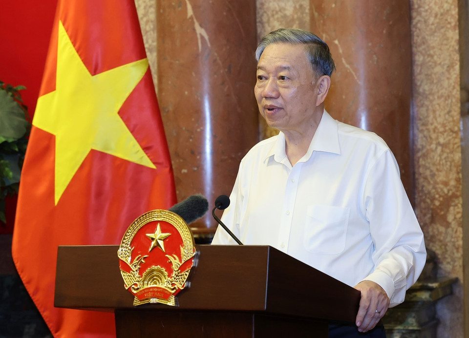 Chủ tịch nước Tô Lâm phát biểu động viên và biểu dương các thanh thiếu niên tiêu biểu là con cán bộ chiến sỹ công an. (Ảnh: Nhan Sáng/TTXVN)