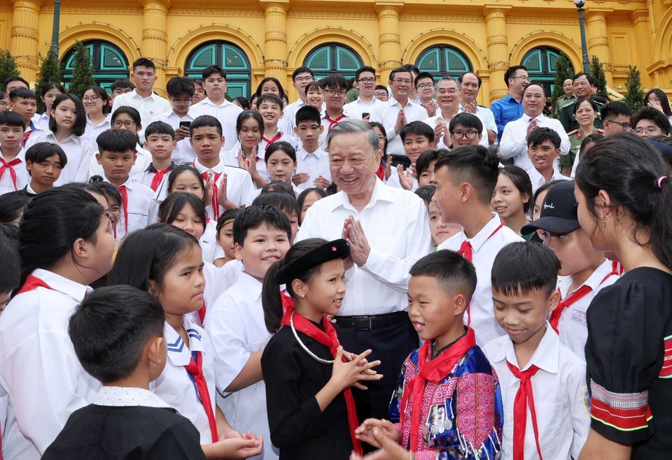 Chủ tịch nước Tô Lâm với các đại biểu. (Ảnh: Nhan Sáng/TTXVN)