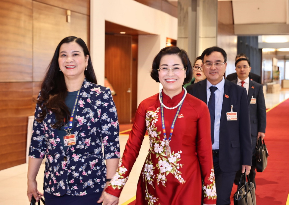  Các đại biểu đến dự ngày làm việc chính thức thứ hai Đại hội XIII của Đảng. (Ảnh: TTXVN)