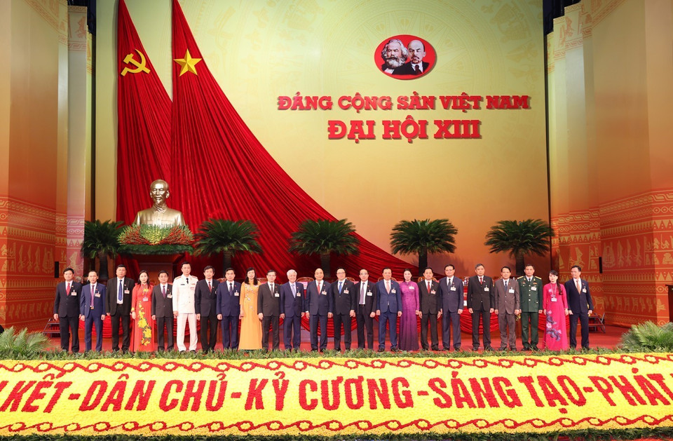  Thủ tướng Chính phủ Nguyễn Xuân Phúc chụp ảnh chung với Đoàn đại biểu Đảng bộ tỉnh Tuyên Quang. (Ảnh: TTXVN)