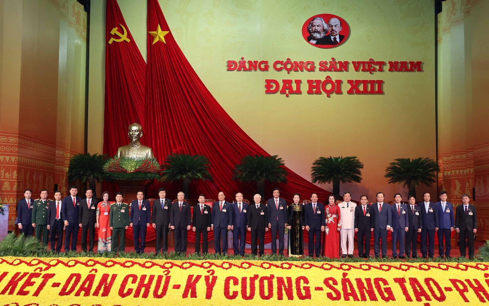  Lãnh đạo Đảng, Nhà nước chụp ảnh chung với Đoàn đại biểu Đảng bộ tỉnh Hưng Yên. (Ảnh: TTXVN)