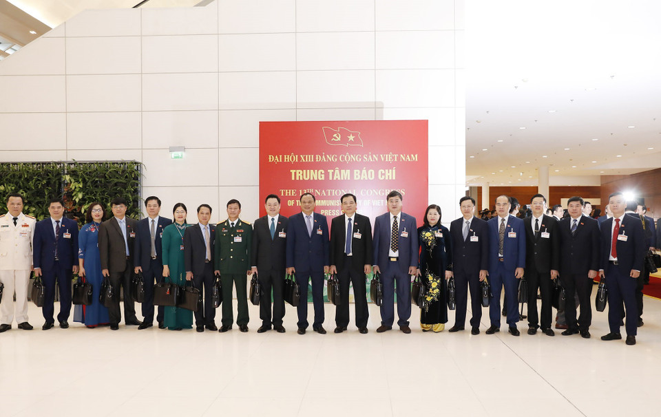 Đoàn đại biểu Đảng bộ tỉnh Bắc Kạn dự ngày làm việc chính thức thứ hai Đại hội XIII của Đảng. (Ảnh: TTXVN)