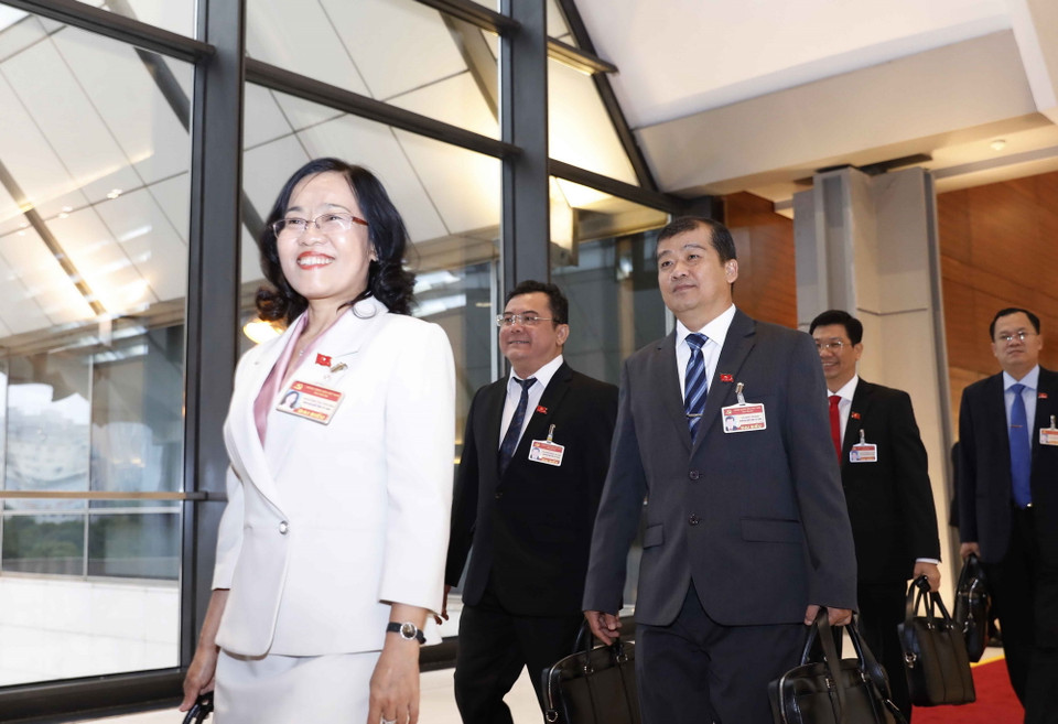  Các đại biểu đến dự ngày làm việc chính thức thứ hai Đại hội XIII của Đảng. (Ảnh: TTXVN)