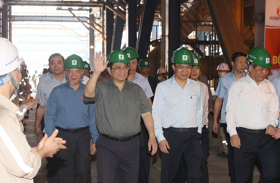 Thủ tướng Phạm Minh Chính kiểm tra công tác vận hành Nhà máy nhiệt điện Thái Bình 2. (Ảnh: Dương Giang/TTXVN)