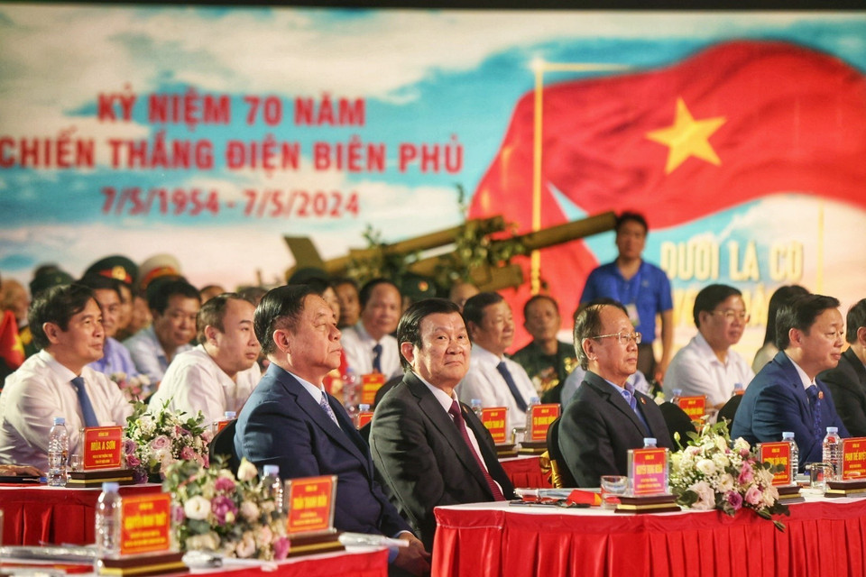 Các đồng chí lãnh đạo, nguyên lãnh đạo Đảng, Nhà nước dự chương trình tại điểm cầu thành phố Điện Biên Phủ, tỉnh Điện Biên. (Ảnh: Tuấn Anh/TTXVN)