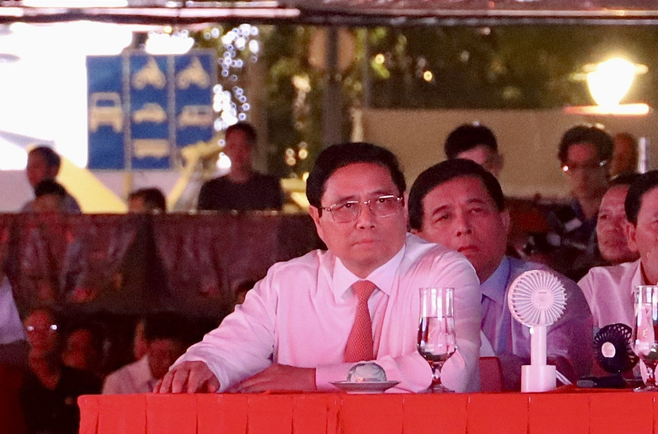 Thủ tướng Phạm Minh Chính dự chương trình tại điểm cầu Khu di tích Cột cờ Thủ Ngữ (Quận 1, Thành phố Hồ Chí Minh). (Ảnh: Hồng Giang/TTXVN)