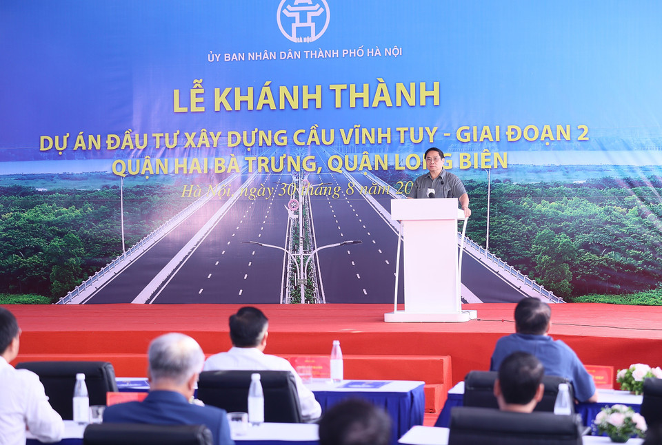 Thủ tướng Phạm Minh Chính phát biểu tại Lễ Khánh thành Cầu Vĩnh Tuy giai đoạn 2. (Ảnh: Dương Giang/TTXVN)